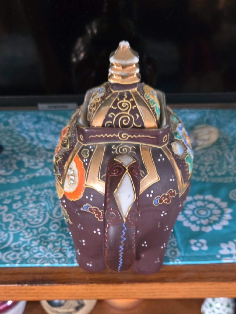 Beautiful Hand Painted Japanese Satsuma-Painted Floral Elephant Teapot - Picture 4 of 9